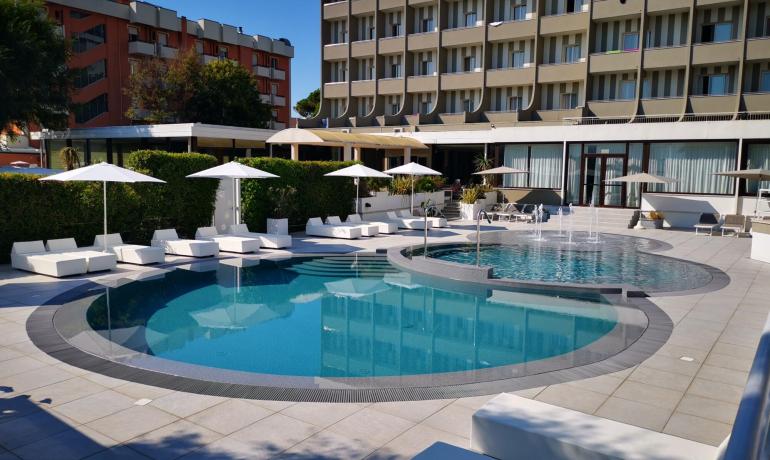 oxygenhotel it settembre-in-hotel-a-rimini-con-piscina-riscaldata 015